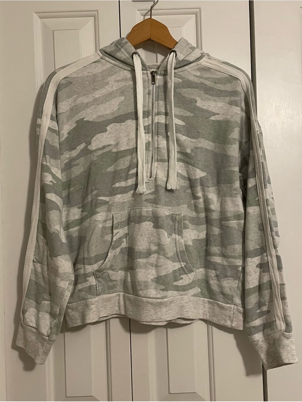 Vintage Havana Women's Gray Camo Hoodie